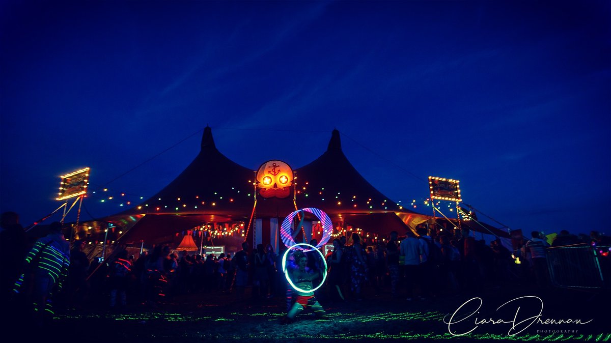 VivaJerryFish's tweet photo. ❤️🎪❤️ What a lovely night for a Picnic! 💔 @EPfestival... Releasing "True Friends" @rte_co in support of @lustforlife 💃 tomorrow! C'mon! Share the LOVE! 💕 Big Love, Jerry 🌈❤️☠️⚓xxx #vivajerryfish #jerryfishelectricsideshow #electricpicnic #truefriends https://t.co/PPJ61cbuUY