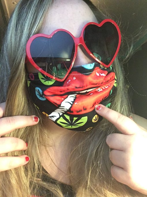 #mask #maskfashion might as well look cute ! https://t.co/rSnZmcBGyx<a href="/tag/mask"class="tags">#mask</a><a href="/tag/maskfashion"class="tags">#maskfashion</a>