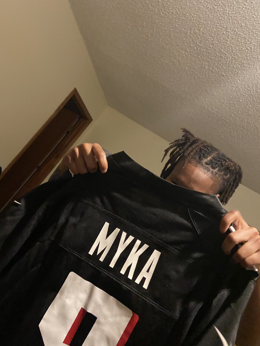 goldxelocs's tweet photo. if you know me you know Iβm an emotional personal but this way my going away gift from my shop and the kid cried like a baby ππ₯Ί. I will be framing this truly the best gift Iβve ever gotten β€οΈ. #ripmyka always and forever ππΌπΎ https://t.co/833avZThJf