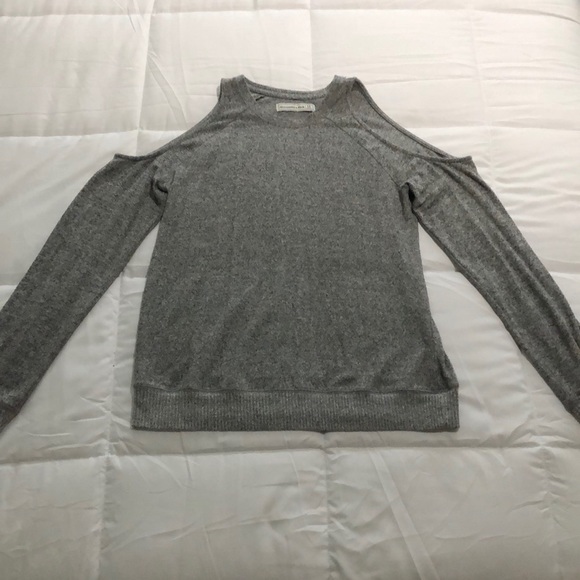 AmandaShewan4's tweet photo. So good I had to share! Check out all the items I'm loving on @Poshmarkapp #poshmark #fashion #style #shopmycloset #abercrombiefitch #oldnavy #lahearts: https://t.co/H3KnLzGkez https://t.co/kiz9L4dh5J
