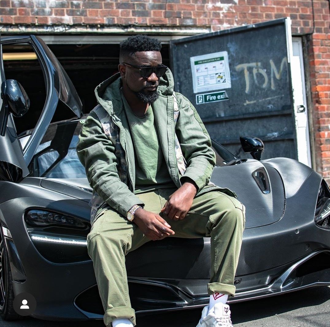 paa_kobinaa's tweet image. Scam or no scam he’s still the Landlord of Ghana music as Kwesi Arthur said. 👑@sarkodie