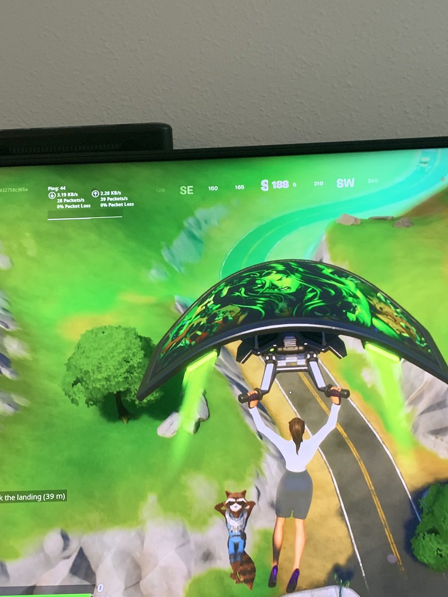 Jacobstorer1's tweet photo. Are anyone else seeing these green walls https://t.co/QcOOJk4LJ1
