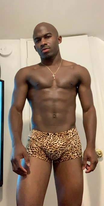 Watch Tay's leaked NSFW photo on TwXstars