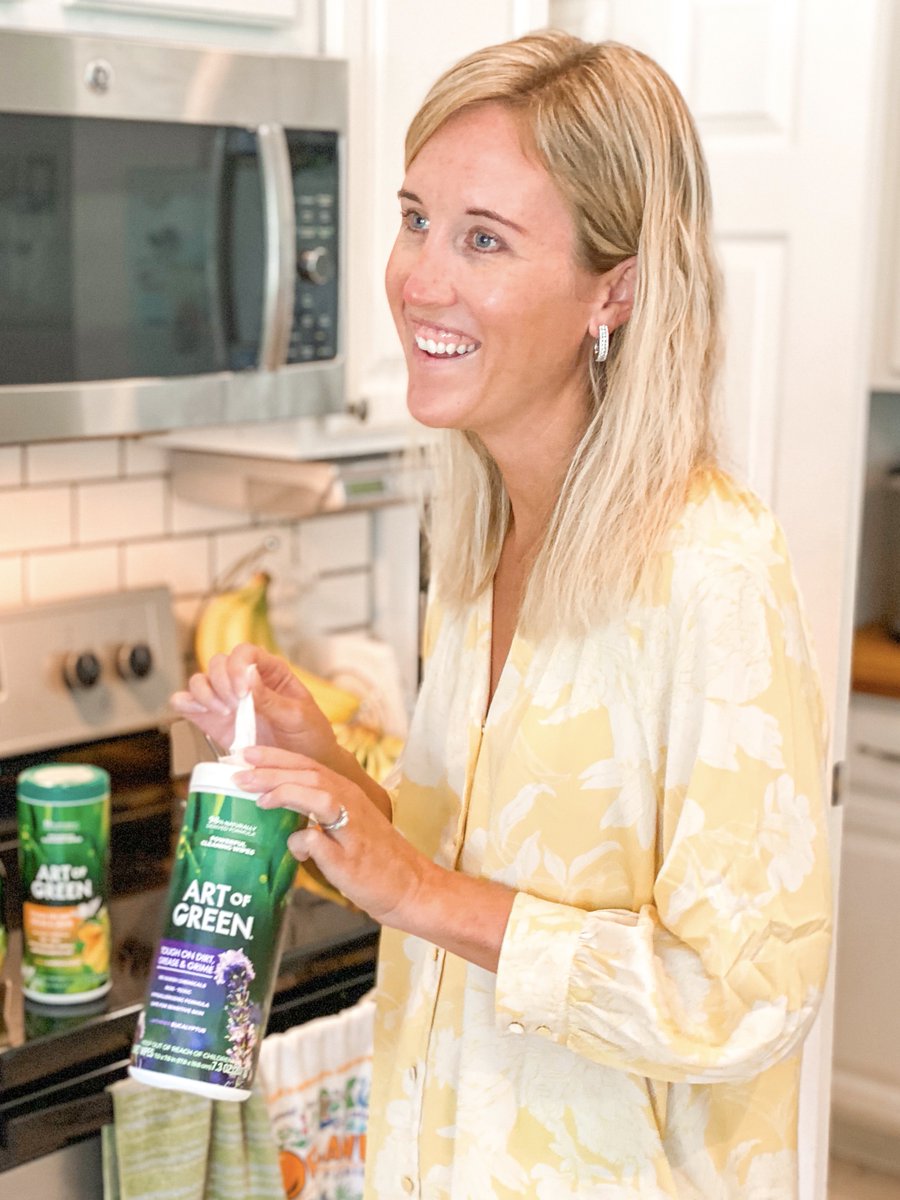 How do you keep your house clean with kids? #ad Get some easy steps from a Mom of 5 and Art of Green! 
<a href="/ArtofGreenHome/">Art of Green</a>
 #TheMessIsReal #ArtofGreen amberlikes.com/how-to-keep-yo…