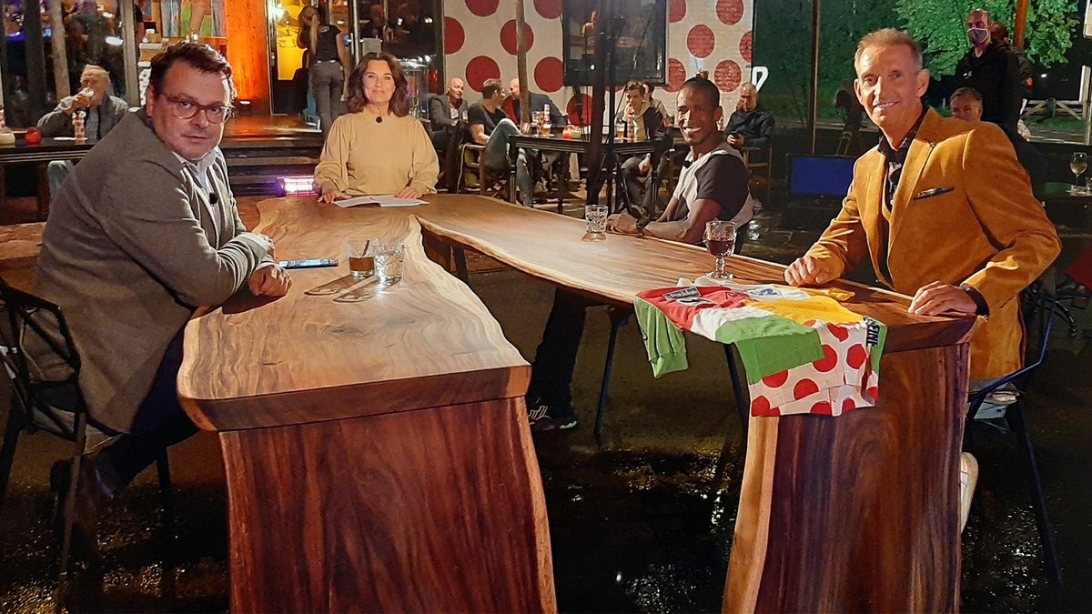 NOSsport's tweet photo. Vanavond aan tafel bij Dione in de #Avondetappe: oud-renners Danny Nelissen en Steven Rooks en paralympisch kampioen Daniel Abraham Gebru.
Te zien op NPO 1 en https://t.co/5oe939hljf https://t.co/ZQqN6MnyZr