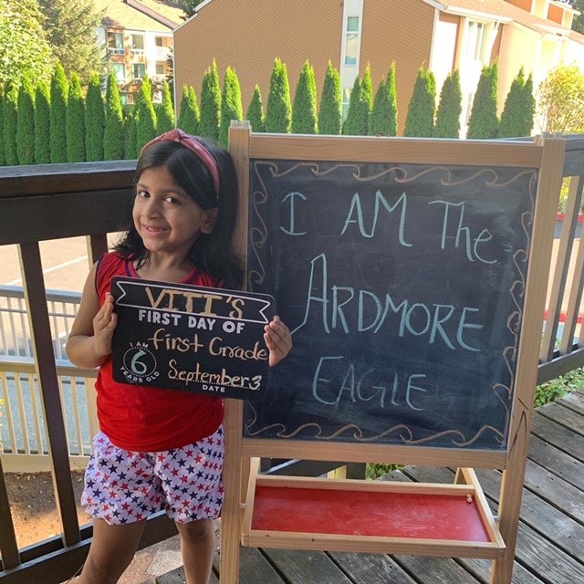 TheBSD405's tweet photo. Some more #BSDFirstDay photos! We'll be sharing all the first day photos on our website - check them out here: https://t.co/ZEWx1Hf9ES https://t.co/khL3sq0rtj
