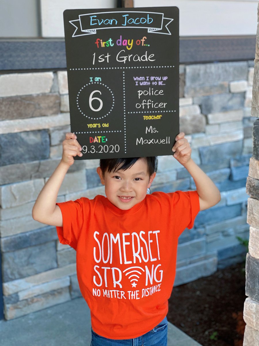 TheBSD405's tweet photo. Some more #BSDFirstDay photos! We'll be sharing all the first day photos on our website - check them out here: https://t.co/ZEWx1Hf9ES https://t.co/khL3sq0rtj
