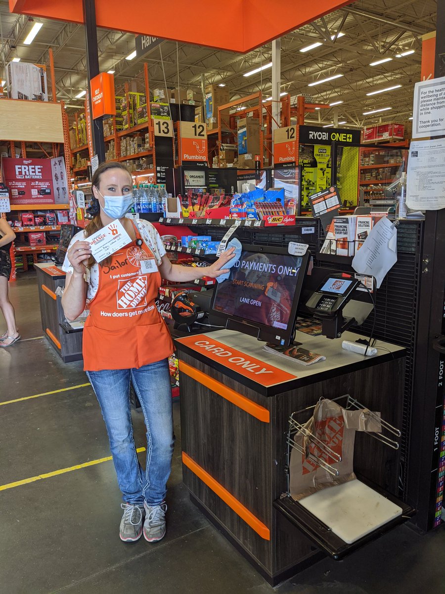 SchererPhillip's tweet photo. Kudos to these associates leading by example.  Keeping customers and accosiates safe #3019rocks @KohlerHomeDepot @AlecTHD3019 @Melissa_DHRM196 @JamesD3019 https://t.co/7x0NMyjign