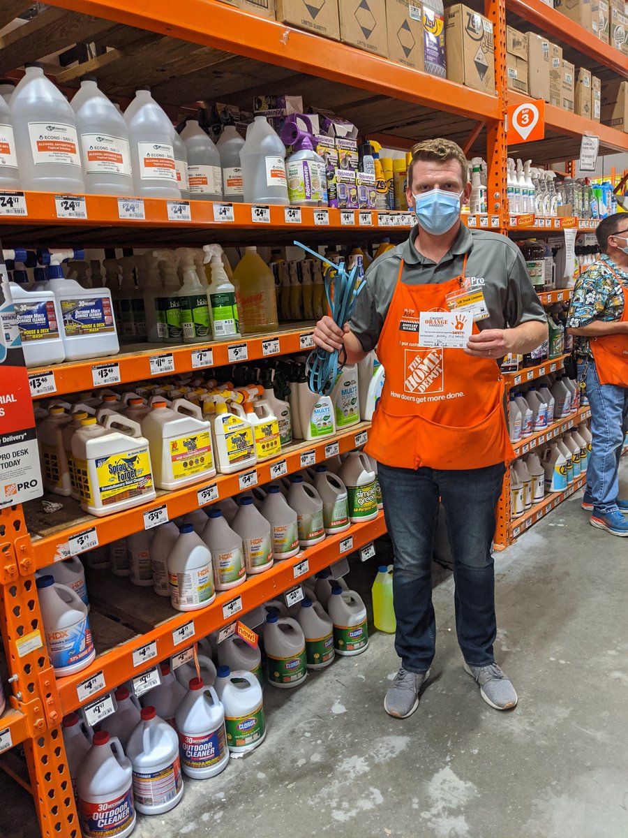 SchererPhillip's tweet photo. Kudos to these associates leading by example.  Keeping customers and accosiates safe #3019rocks @KohlerHomeDepot @AlecTHD3019 @Melissa_DHRM196 @JamesD3019 https://t.co/7x0NMyjign