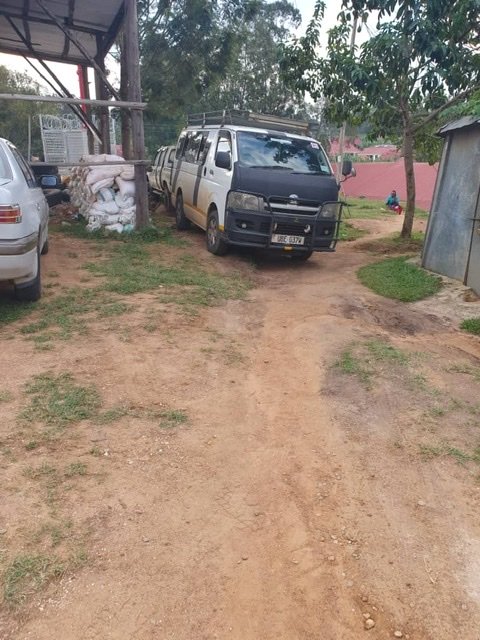 ChimpReports's tweet photo. NRM Primaries: Truck Full of Sticks Impounded in Ntungamo; Number Plates Changed with Sellotape - #Featured #NRMprimaries #UgandaNews
https://t.co/j3lYzRCdeY https://t.co/WOjEY5WGkv