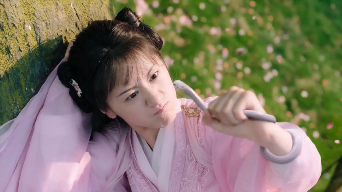 Sifeng was enjoying the peach blossoms and waiting for his tea but Xuanji was resting not far away and squeeze his spiritual pet, Xiao yinghua. She didn't stop there, she also spilled his precious tea  #Episode1  #LoveAndRedemption