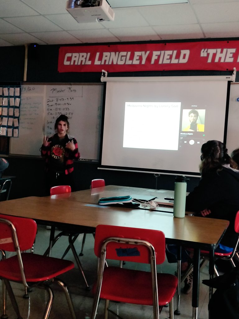 coachkess76's tweet image. Today 2nd Hour Sociology and 4th Hour Applied Psychology presented on the, Soundtrack of Their Lives!" 
#WorldClassWolves
@ReedsSpringHS