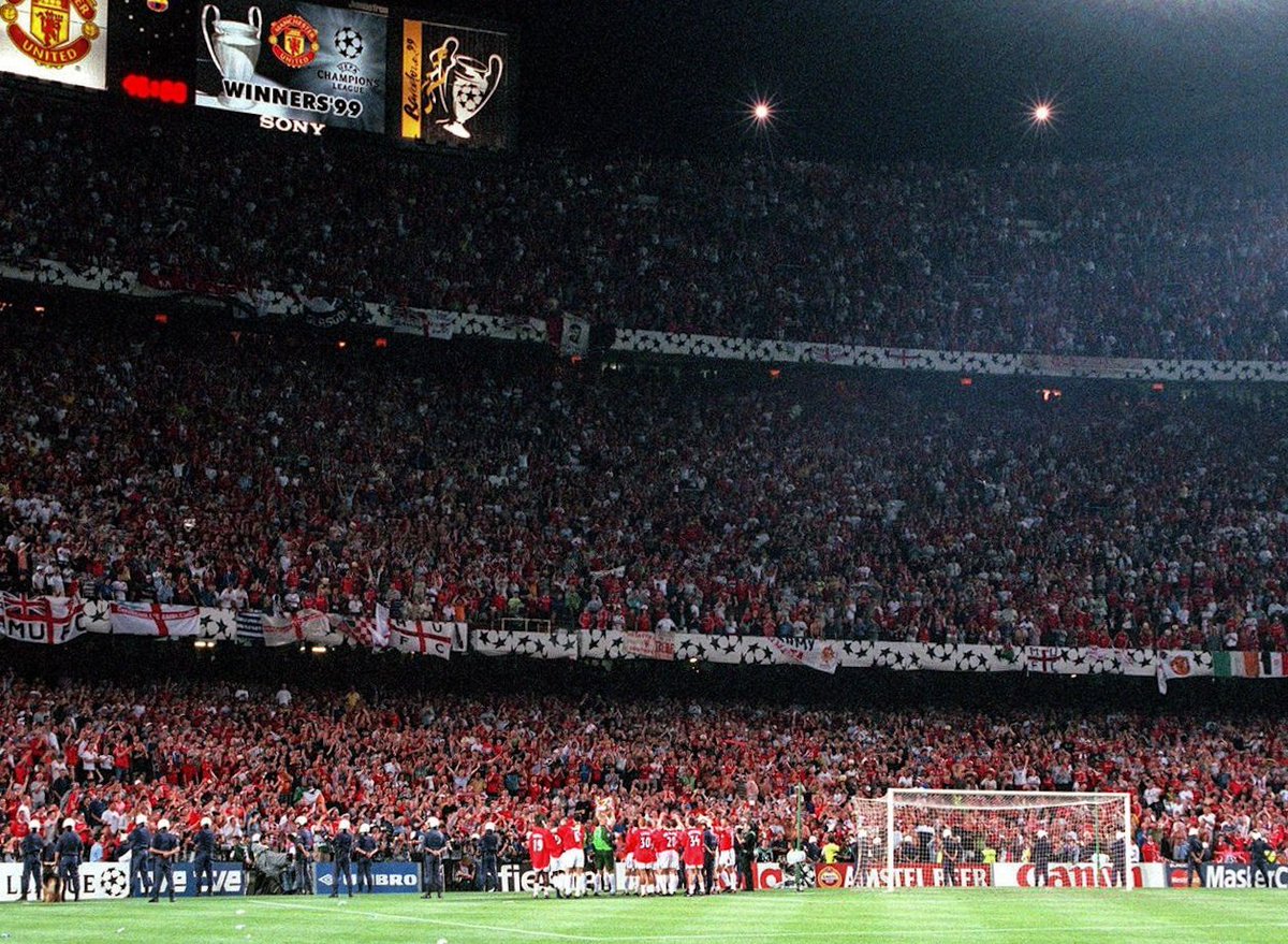 ManUtdSnapshot's tweet photo. Manchester United complete the Treble. Nou Camp, 1999. https://t.co/IXa6hwiElQ