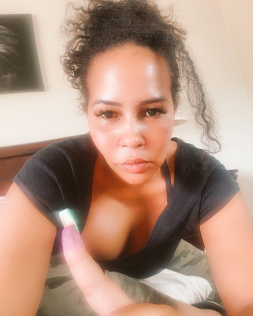 ShellyCurran's tweet photo. 🎶we march like soldier , like we deh a camp🎵

✔ voted 

Only thing in my army pants and mi brand new #puma pon foot #miltant #karidouglas https://t.co/JIA4urhOu9