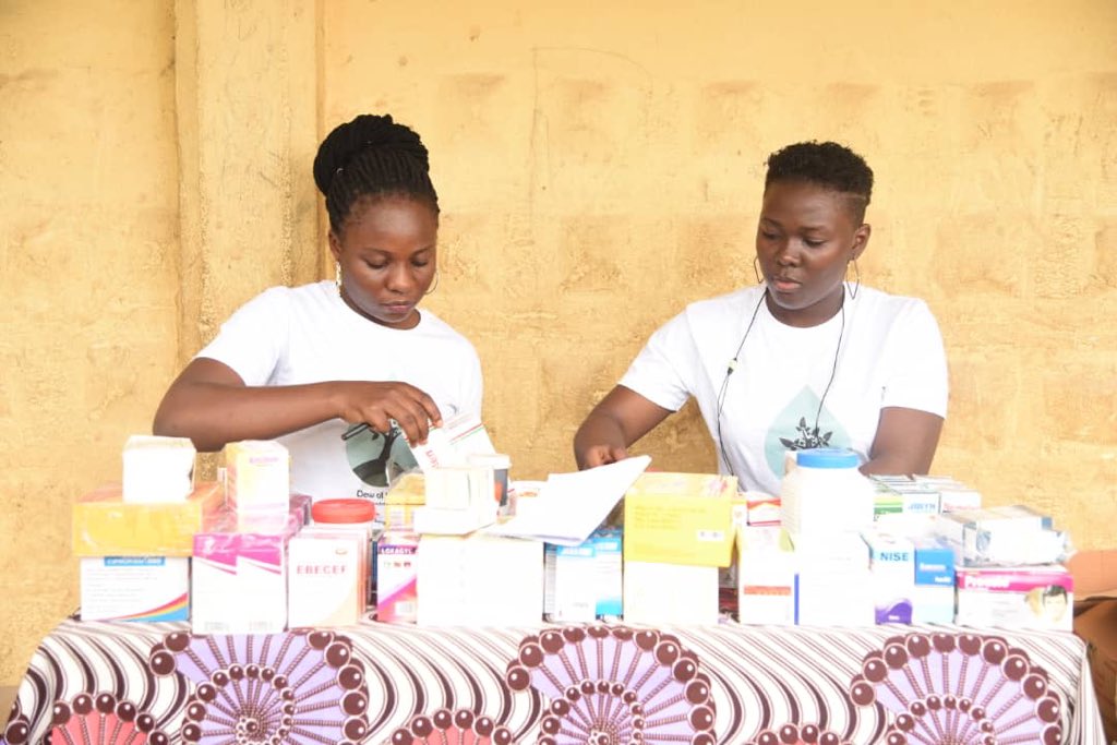 DewOfHope's tweet photo. #TB to DOHF's maiden outreach at Midim, Essien Udim LGA Akwa Ibom State Nigeria (Aug 2019) #TBT #DewOfHope #TakingResponsibility https://t.co/9jNTJx4Y0a