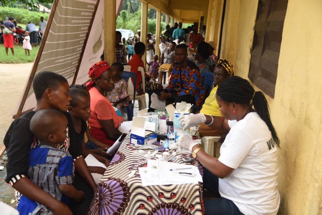 DewOfHope's tweet photo. #TB to DOHF's maiden outreach at Midim, Essien Udim LGA Akwa Ibom State Nigeria (Aug 2019) #TBT #DewOfHope #TakingResponsibility https://t.co/9jNTJx4Y0a