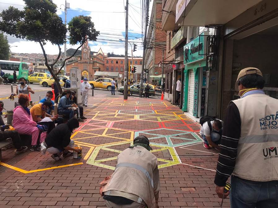 pintuco_oficial's tweet photo. Con esta iniciativa promovemos la consciencia en el cuidado de la salud y las buenas prácticas para la reactivación económica, entre los comerciantes, habitantes y transeúntes del barrio 20 de Julio.
#TransformamosVidasConColor
@arquiurbanotau @CulturaenBta @corp_Tierrasos https://t.co/sNGKqIHBUE