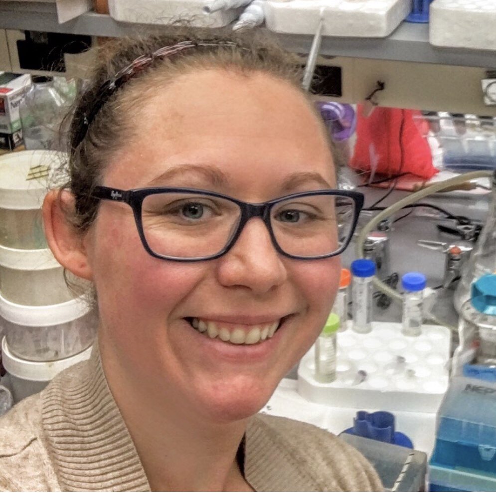 SirvonHammock's tweet photo. A belated welcome to our new lab members! @LaurenDrake0 is a first year @VandyBME PhD student, and Sarah Sturgeon is our new lab manager! #WillScienceforDonuts #KeepingUpWithTheLippmannLab #Lippminions @LippmannLabVU @VUEngineering https://t.co/pRqqqu7ZCE