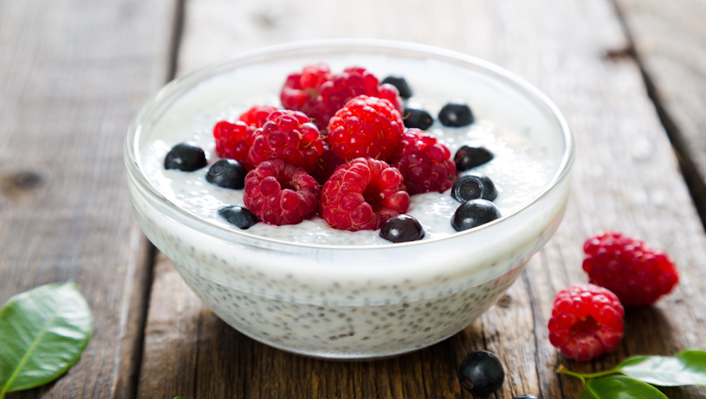 DasRezept's tweet photo. Chia-Kokos-Pudding: Dieser einfache Frühstückspudding hält lange satt - und lässt sich schon abends vorbereiten. https://t.co/7BQBHH6n1R https://t.co/lBIr0zLe0f