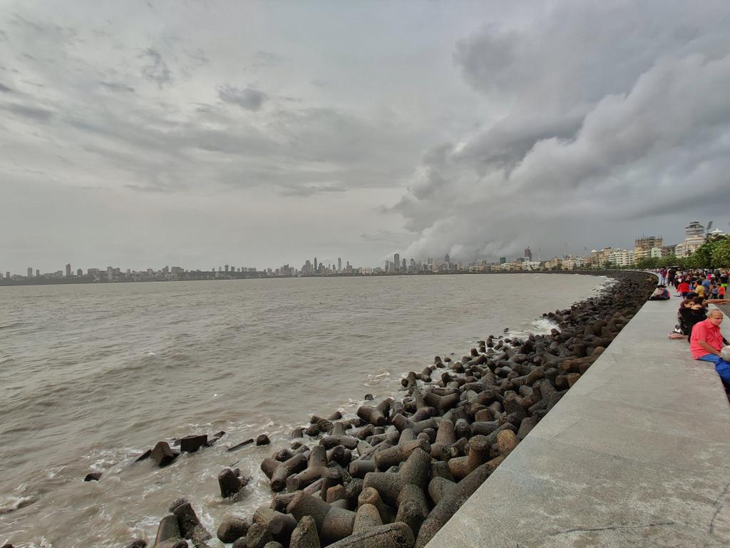 SanjayBKukreja's tweet photo. A storm is brewing 🌩️🌩️ #photography #shotononeplus #op7t https://t.co/DxIy5uo020