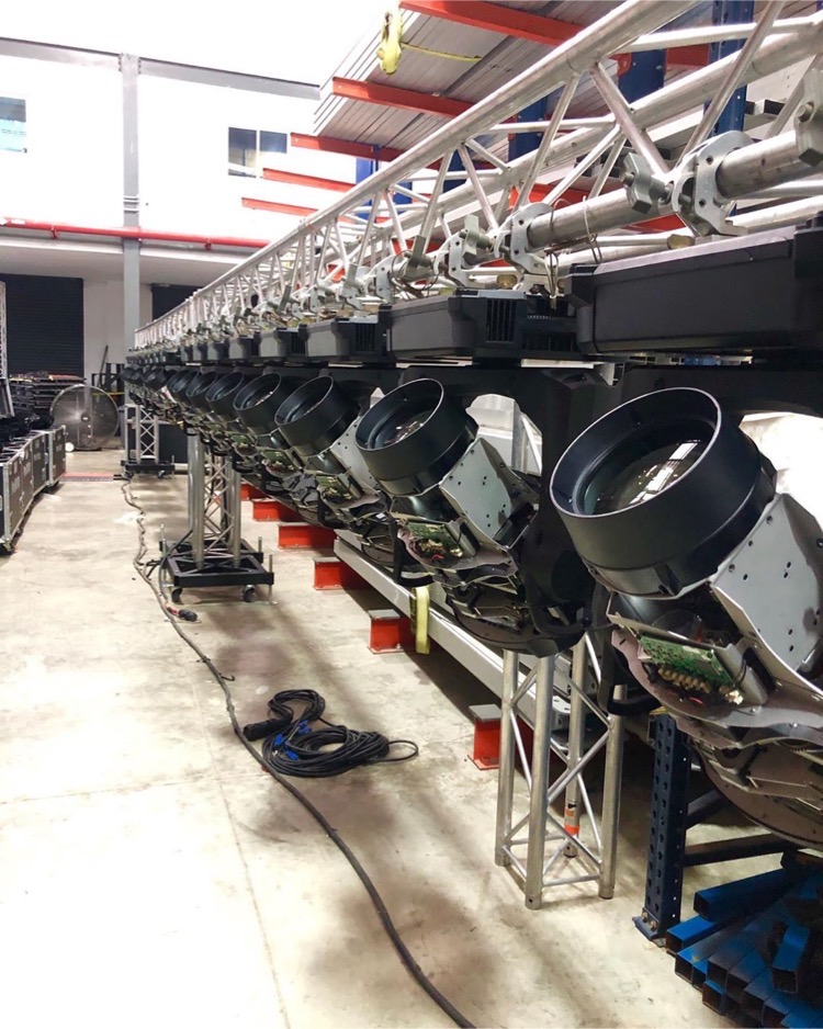 Martin_Global's tweet photo. Check out this great shot of Martin MAC Viper fixtures getting prepped at @PROmontaje in Panama last year. Now that's a rig! 👍
Thanks, PROmontaje for sharing #YourMartinLighting
#MACViper https://t.co/VKufGmhX1E