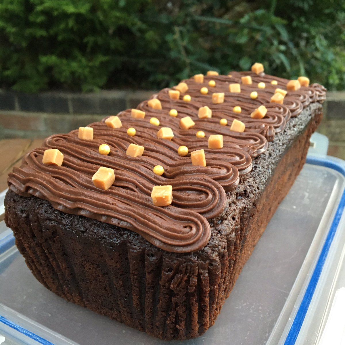 Kathrynnjadee's tweet photo. Chocolate Fudge Loaf cake 🍫🍰

Recipe @janespatisserie 

#twitterbakealong #twitterbake #janespatisserie https://t.co/hQz57RwMXo