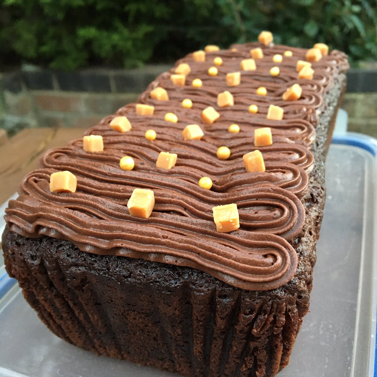 Kathrynnjadee's tweet photo. Chocolate Fudge Loaf cake 🍫🍰

Recipe @janespatisserie 

#twitterbakealong #twitterbake #janespatisserie https://t.co/hQz57RwMXo