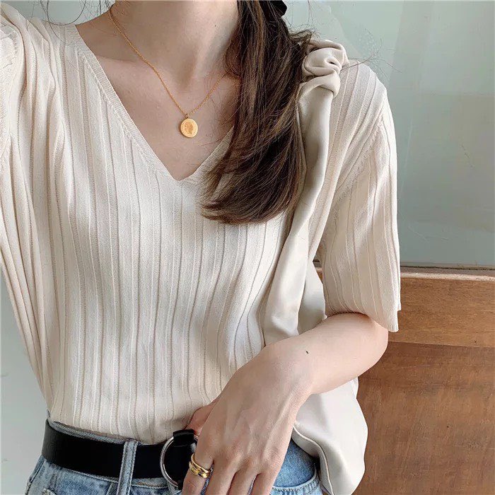 mootoonstore's tweet photo. พร้อมส่ง✨ เสื้อสไตล์เกาหลี รุ่นไหมพรมคอวี อก 34-42 รอบแขนยืดได้เยอะมากเลย สาวทรงอวบ หรือแบนใหญ่ใส่ได้น้า  สีน่ารักมาก 🥰

มีพร้อมส่งทุกสี 
ยกเว้น ชมพู ส้ม ❌          
สีเบจ/ขาว/เขียว ขายดีมากค่า💕 

ราคาดีเพียง129฿! 
ส่งฟรีเหมือนเดิมม สนใจDmค่า 😊 https://t.co/7HkSeTW9WP
