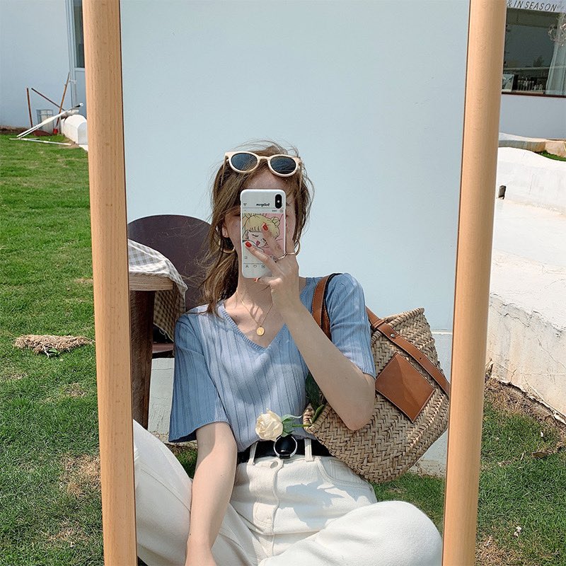 mootoonstore's tweet photo. พร้อมส่ง✨ เสื้อสไตล์เกาหลี รุ่นไหมพรมคอวี อก 34-42 รอบแขนยืดได้เยอะมากเลย สาวทรงอวบ หรือแบนใหญ่ใส่ได้น้า  สีน่ารักมาก 🥰

มีพร้อมส่งทุกสี 
ยกเว้น ชมพู ส้ม ❌          
สีเบจ/ขาว/เขียว ขายดีมากค่า💕 

ราคาดีเพียง129฿! 
ส่งฟรีเหมือนเดิมม สนใจDmค่า 😊 https://t.co/7HkSeTW9WP