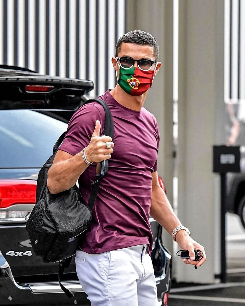 433's tweet photo. Mask on point 🇵🇹😎 @Cristiano https://t.co/byqwNdJNed
