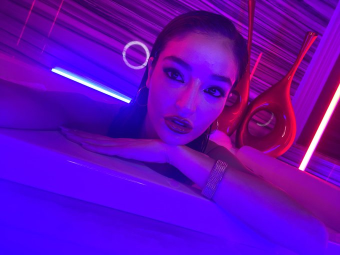 2 pic. I am.. Insatiable 😈 Sneak peak at what I shot with @JulesJordan last night ! We made magic !!<a href="/tag/newprofilepic"class="tags"><span>#newprofilepic</span></a>