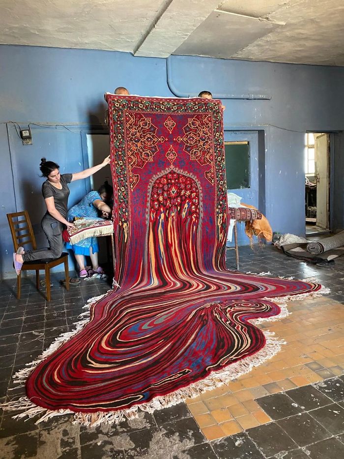 0xPalmerETH's tweet photo. Azerbaycanlı kilim sanatçısı Faig Ahmed'den dikkat çeken çalışmalar. https://t.co/fVZ4SOvY9Y