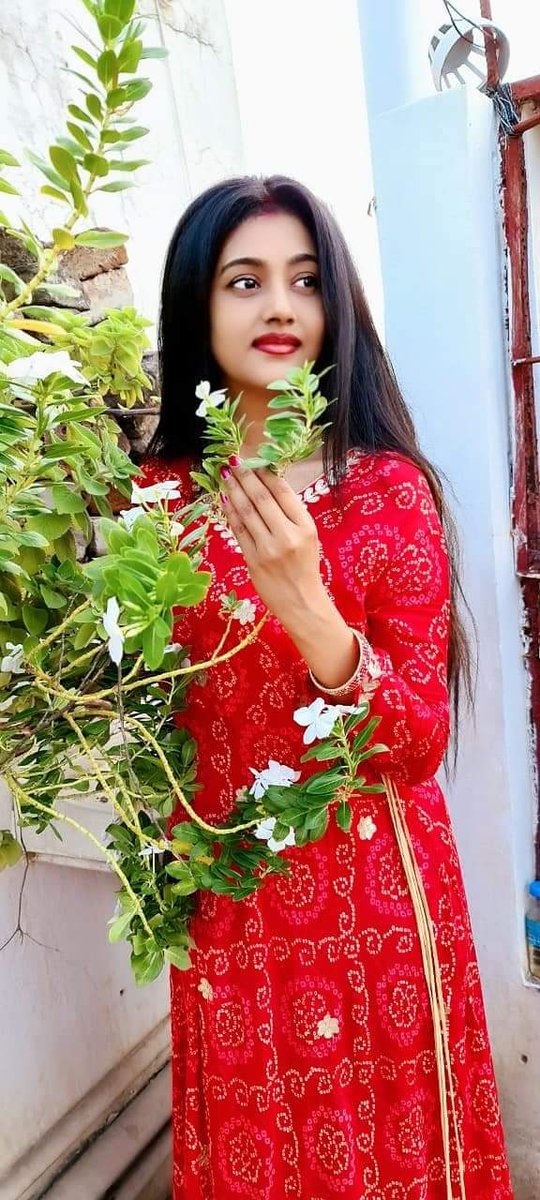 Sammanita4's tweet photo. Wherever life plants you, bloom with grace 🌸🙏 https://t.co/T3QTYSildo