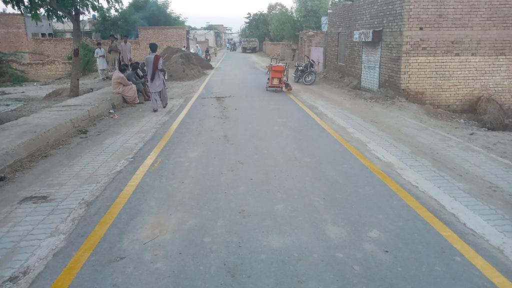 AcTaunsa's tweet photo. وزیراعلی پنجاب تونسہ پیکج کے تحت تعمیر ہونے والے سڑکوں پر لین مارکنگ شروع کردی گئی ہے۔
اس سے حادثات میں کمی آئے گی۔
اور شہر کی خوبصورتی میں اضافہ ہوگا. https://t.co/Q2ifB01Eul
