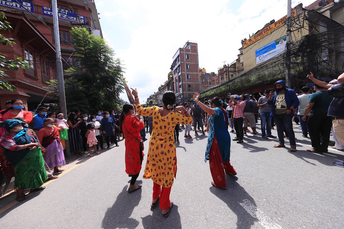recordnepal's tweet photo. With the govt unable to implement a coherent #Covidstrategy--including regarding festivals--fed up #Lalitpur denizens take matters into their own hands

The extension of the #prohibitoryorders in the Valley is starting to infuriate locals

https://t.co/rolq0tpvQD #machhindranath https://t.co/1Lchw82GmO