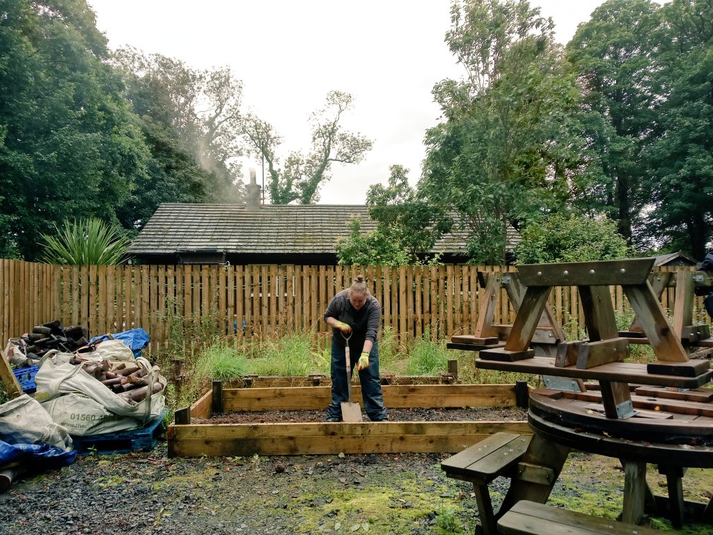 projsearchsayr's tweet photo. Great first day back on placements today @projsearchsayr @CulzeanOfficial Well done interns for all your hard work and enthusiasm within the Rangers and Garden teams. @girvanyouthtrst @AyrshireColl https://t.co/c0VuHV2IWU