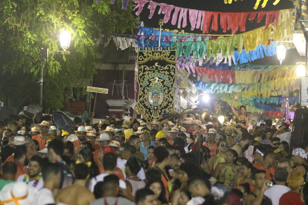 cerouladeolinda's tweet photo. 🔵 Eita saudades do nosso Carnaval 2020.
🎺 #CeroulaDeOlinda
🎷 #OntemHojeESempre
🥁 #TradiçãoQueSeRenova https://t.co/VWHgoQ6avJ