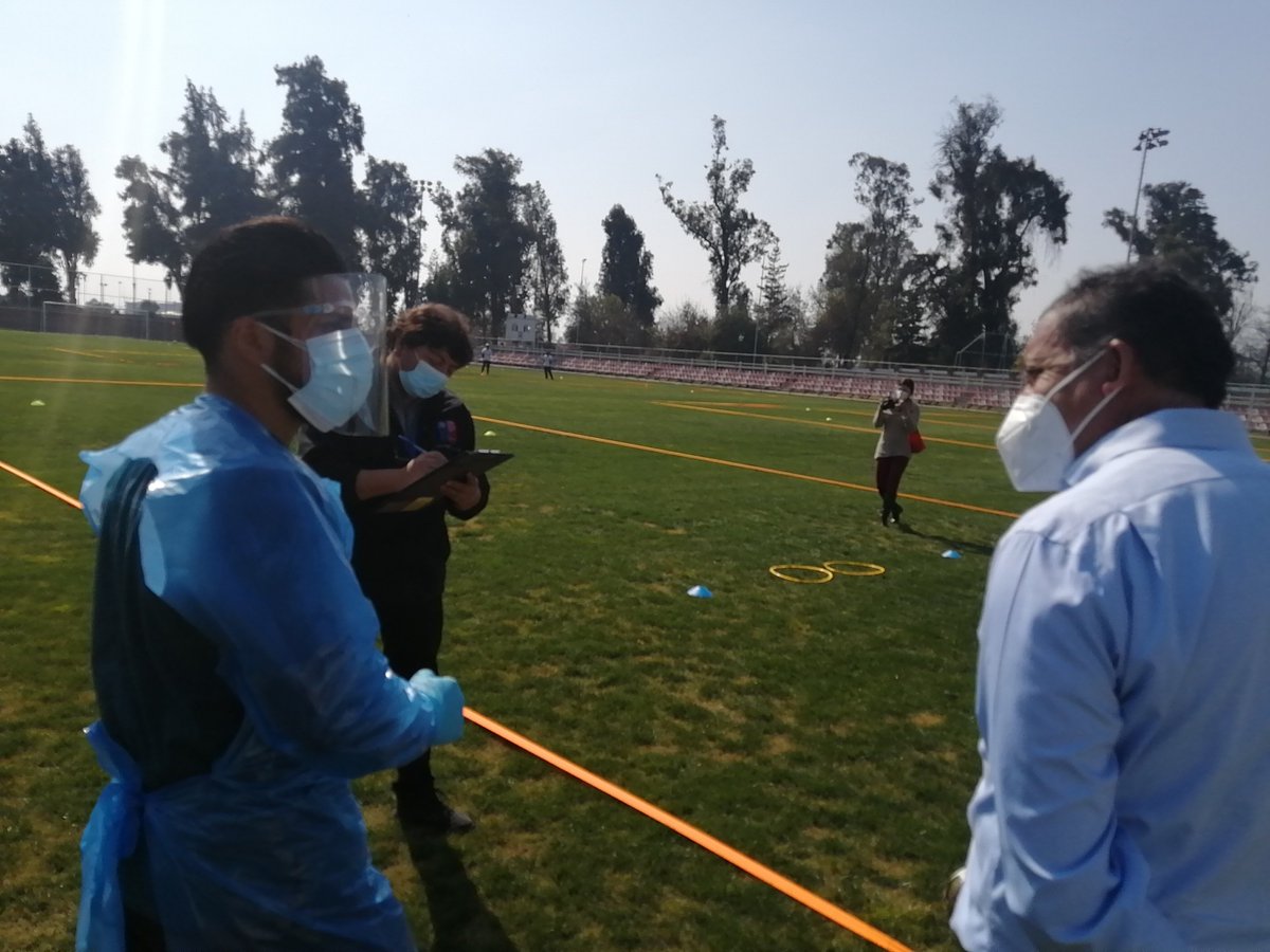 MindepOHiggins's tweet photo. Seremi del deporte @ramirezdiego70 y  @seremisaludohi inspeccionan protocolos para el regreso a los entrenamientos del club Deportes Rancagua. @IntendenciaLBO @ceciperez1 @andoterok https://t.co/x29jCHqFFC