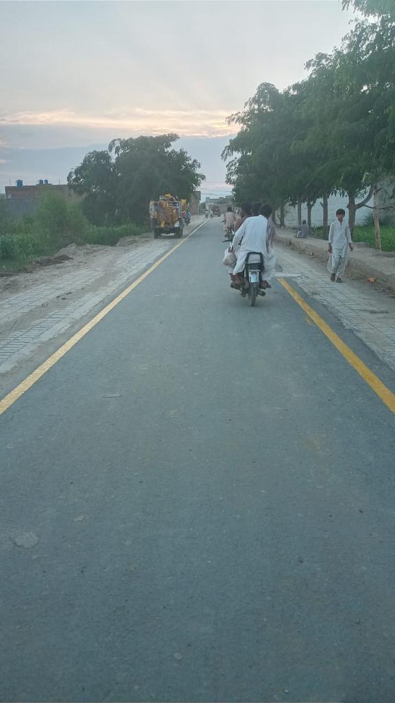 AcTaunsa's tweet photo. وزیراعلی پنجاب تونسہ پیکج کے تحت تعمیر ہونے والے سڑکوں پر لین مارکنگ شروع کردی گئی ہے۔
اس سے حادثات میں کمی آئے گی۔
اور شہر کی خوبصورتی میں اضافہ ہوگا. https://t.co/Q2ifB01Eul