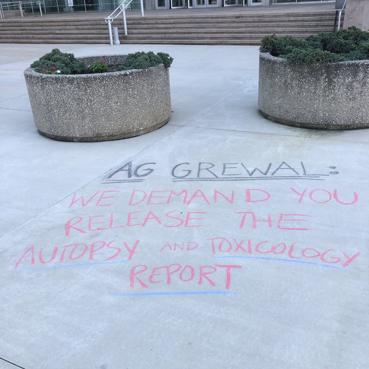 CentralNJDSA's tweet photo. Maurice Gordon was murdered by Sgt. Randall Wetzel on the Parkway 3 months ago. He was not armed &amp; not under arrest when he was shot 6 times by Sgt Wetzel while waiting for a tow truck.

📢We demand that @NewJerseyOAG and @GovMurphy release all evidence involved in Maurice's case https://t.co/X952KlCgD3
