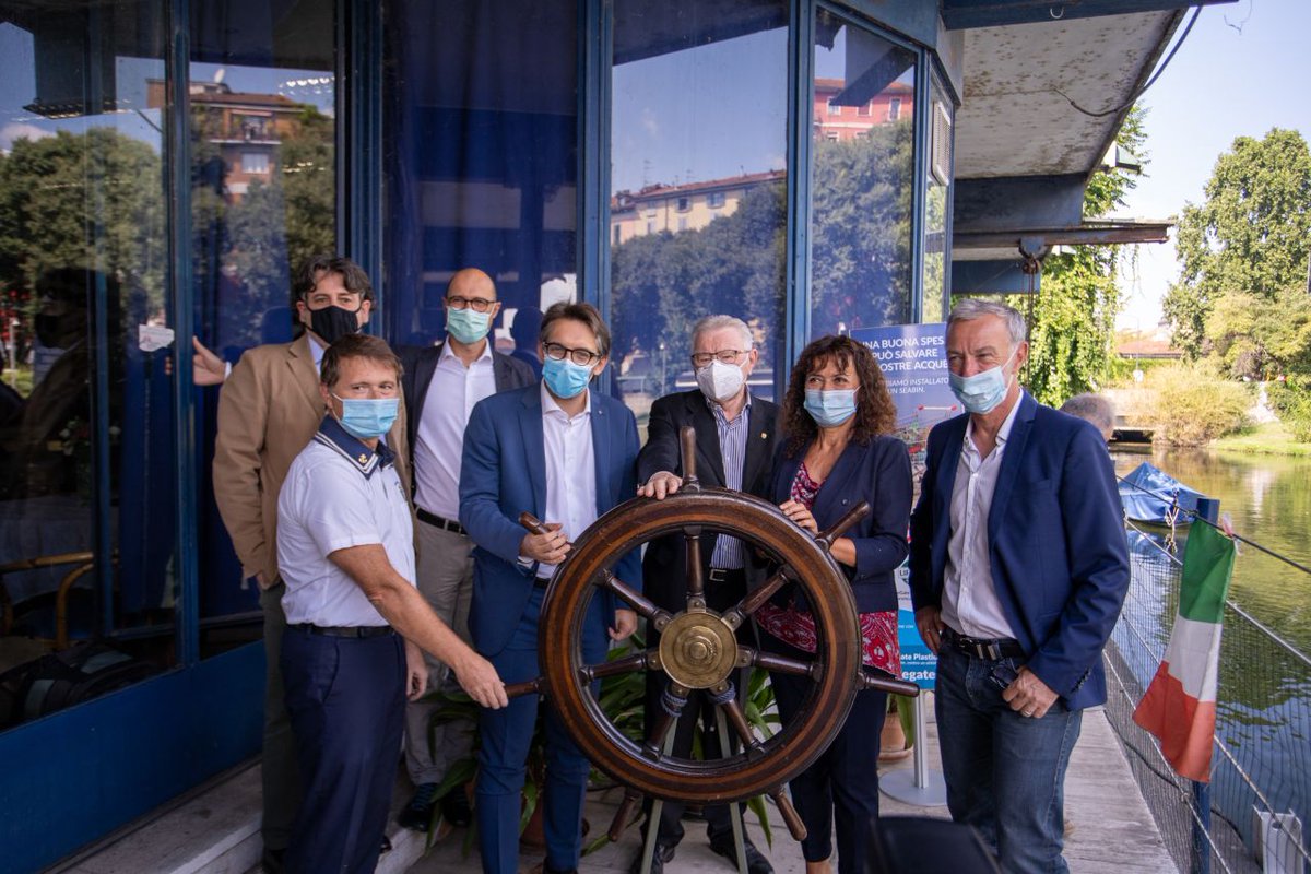 lifegate's tweet photo. La settima tappa della campagna "Le nostre acque" arriva alla Darsena di Milano, grazie alla collaborazione con @Coopitalia e @Coop_Lombardia.
🌊 Scopri tutto il progetto qui: https://t.co/ddXM18aHSQ
#LifeGate #PlasticLess #coopambiente #seabinproject https://t.co/xqkTLj041J