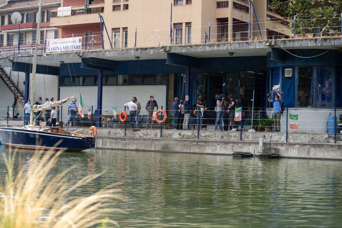 lifegate's tweet photo. La settima tappa della campagna "Le nostre acque" arriva alla Darsena di Milano, grazie alla collaborazione con @Coopitalia e @Coop_Lombardia.
🌊 Scopri tutto il progetto qui: https://t.co/ddXM18aHSQ
#LifeGate #PlasticLess #coopambiente #seabinproject https://t.co/xqkTLj041J