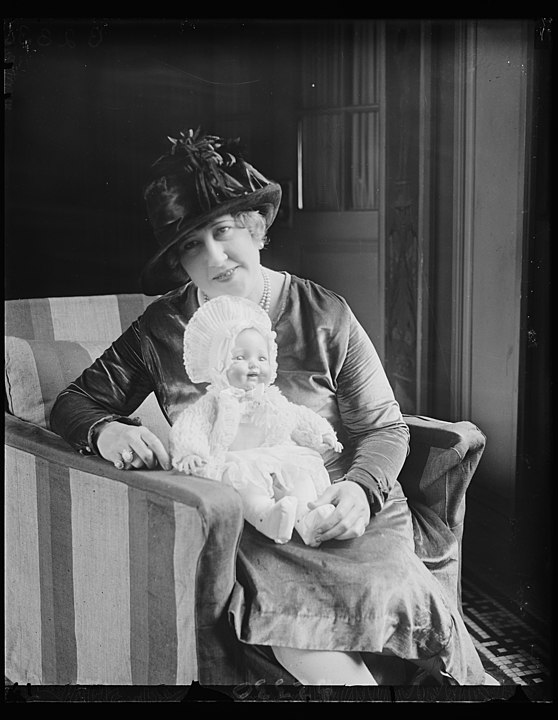 ForEverythingNC's tweet photo. OTD in 1912, Beulah Louise Henry, later nicknamed “Lady Edison,” received her 1st. She received 49 patents and is credited with 100+ inventions.   https://t.co/vNsxajb4OF 📷Henry with her invention an air baby doll that can be bathed. @librarycongress  #SheChangedTheWorld https://t.co/0Qem1vkQYE