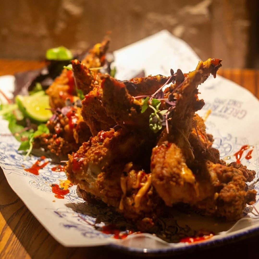 Hungry? Starting the weekend early? Just love wings?

We've got you covered, 40% off food all of September from Monday to Thursday. Get in touch to book your table or see if we have space for walk ins.

#craftbeer #leeds #wings #food #foodstagram #beer #headofsteam #craftbeer