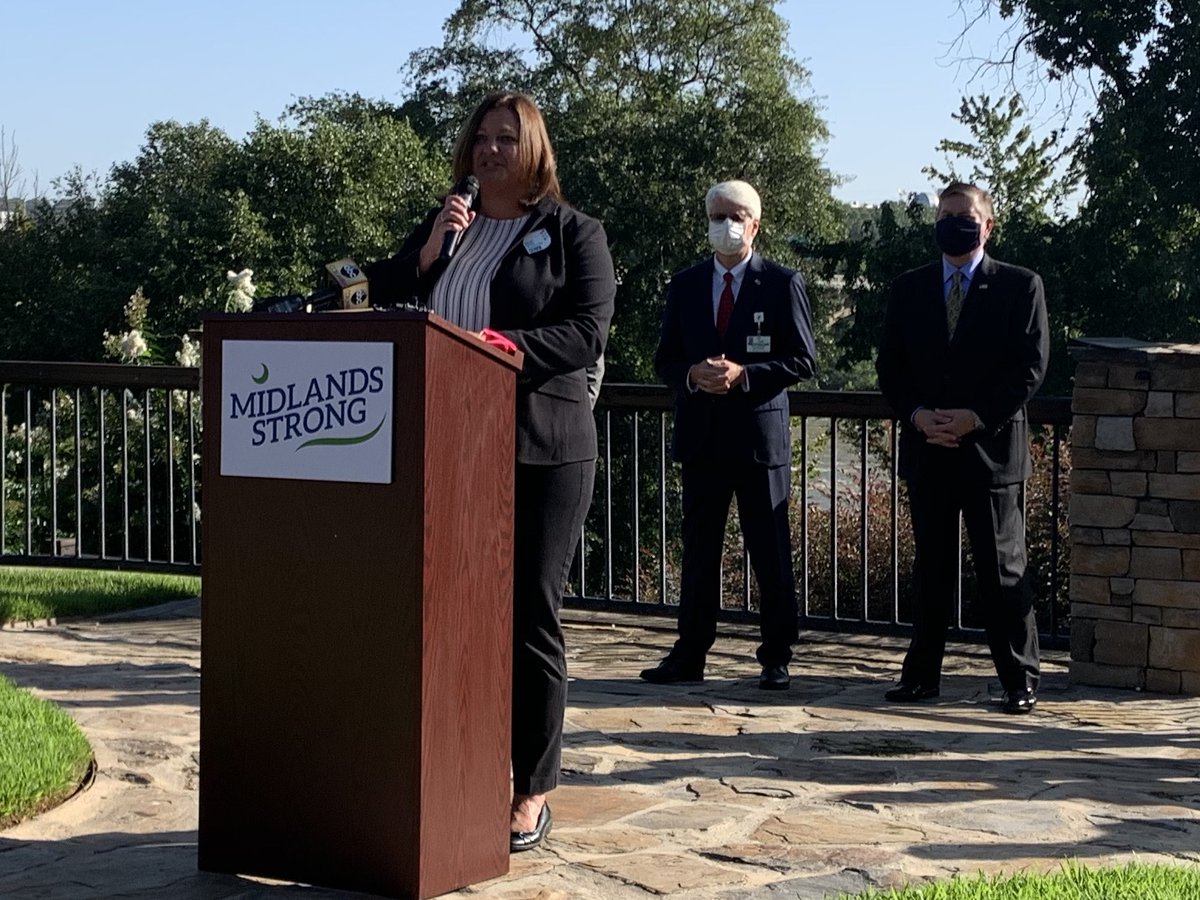 SC_TOTY's tweet photo. I was honored to speak at the Midlands Celebration for educators, law enforcement, health professionals, emergency services, and our military. The education of our children is a community responsibility. #MidlandsStrong #teachersareheroes https://t.co/j7zyU2ryx7