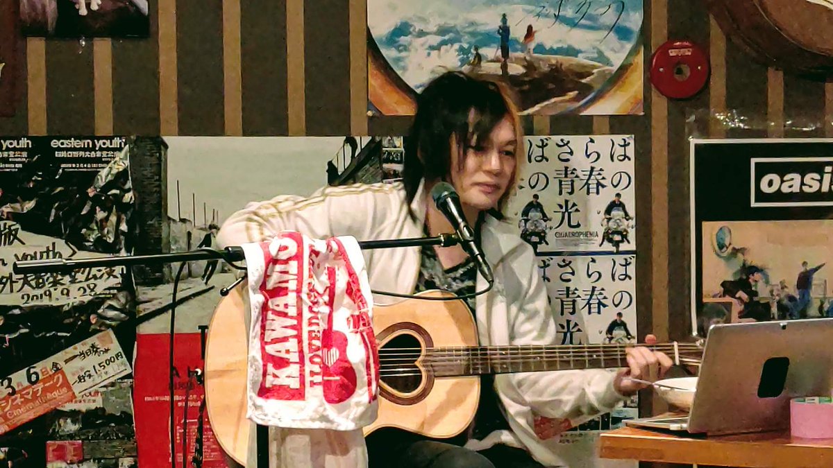 NYDwXh2sFaE001D's tweet photo. シンガーソングライター
『川本マサフミ』くんと同じハートのギターを愛用するアイドルグループACR*0メンバーの『高梨美桜』ちゃん👍
ギターを弾くとは、全然知らなかったな(;^ω^)💦
#シンガーソングライター川本マサフミ
#ACR0
#高梨美桜
#ハートのギター https://t.co/3s1jheSfIv