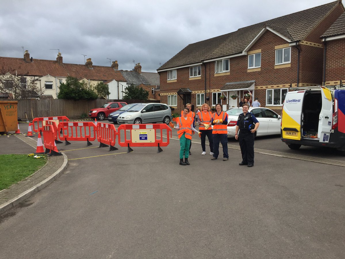 ASPWestSom's tweet photo. PCSO Power from the Taunton Neighbourhood Team has been attending a recycling community event on her beat today and engaging with the staff and the neighbours #PCSO #yourcommunity #BeTheDifferenceASP #police jobs https://t.co/gH0Lgpxndk