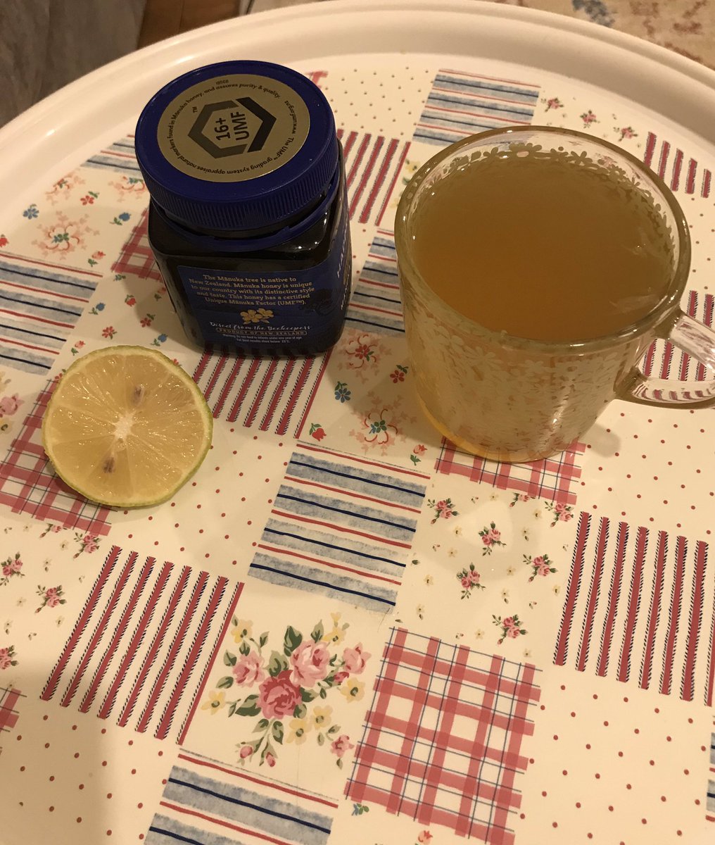 Alsanouni1's tweet photo. ماي  وليمون 🍋 وعسل 🍯 انصح الكل يجرب  يقوي المناعه عندكم والله يحفظ الجميع يارب 🌺 https://t.co/VJFPRoJ8Yz