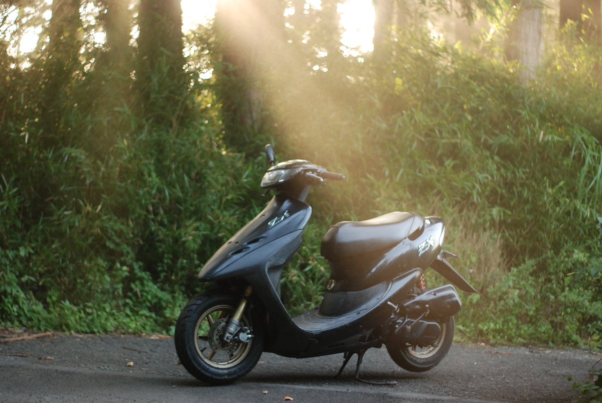 178pictures's tweet photo. 不動車で、本当にボロボロの部品取りにして貰えたら助かる、ZX。
誰か買いませんか?まじで。
多分、ピストンかなんかがダメなんだと思う。
もう家でバラせないから売りたいです。
直すお金もないし。
ほとんど全部1式ついて、3万じゃ高いですかね。
#diozx
#dioaf35
#不動車 https://t.co/Mz09EvXNEI
