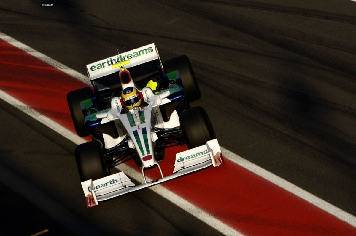 velocialta's tweet photo. Bruno Senna testando o modelo da Honda RA108 nos testes pós temporada. As equipes começaram a testar os protótipos das novas asas dianteiras que fariam parte da revolução do regulamento para a temporada 2009.
Inscreva-se: https://t.co/Aybimk0OtM
#F1 #BrunoSenna #Honda #RA108 https://t.co/aWKOOBB5Pq